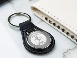 Ferrari Portachiavi Carini Acrilico Duro Tocco Moderno